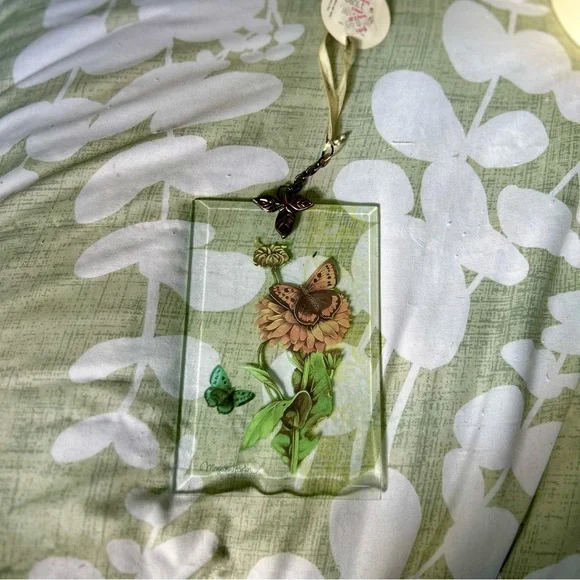 Vintage NEW Butterfly On Flower Glass Wall Hanging Home Decor Art - Picture 4 of 6